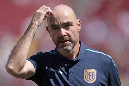 Félix Sánchez y su reacción en el partido ante Venezuela en Santa Clara, California.