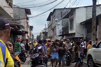 Los parientes lloraban a partida violenta de la víctima.