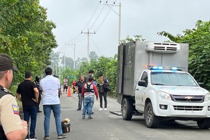 El macabro hallazgo se hizo en la vía cerca de unos terrenos de un colegio.