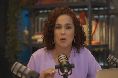 Alondra Santiago causó polémica por realizar una parodia del Himno Nacional.