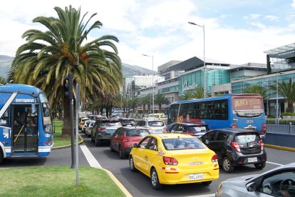La afectación se genera en el tramo que va de oriente a occidente, en la avenida Naciones Unidas.