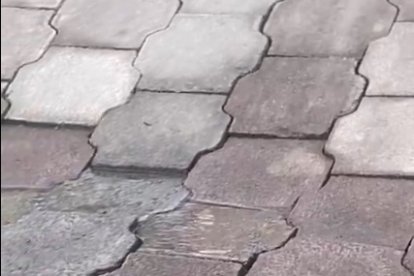 En Edén del Valle habría pérdida de agua a causa de una tubería dañada.