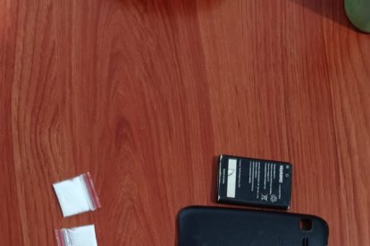 Al sujeto también le encontraron dinero en efectivo.