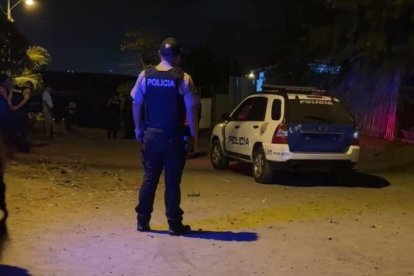 Agentes llegaron para recabar indicios balísticos.