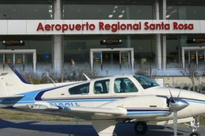Avioneta fue baleada en el Aeropuerto de Santa Rosa