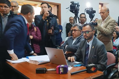 Esteban Villa, director provincial del IESS, explicó que pasó con la niña que fue operada en su pierna