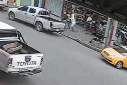 Cámaras de seguridad registraron un violento ataque en la parroquia San Cristóbal.