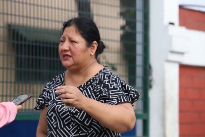 María Eugenia Mora llegó la mañana de ayer al cementerio del suburbio buscando una bóveda para sepultar a su padre.