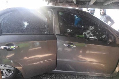 El carro en que iba Jairo Murillo quedó con múltiples balazos.