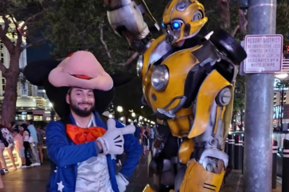 Julio ha caracterizado a Mickey Mouse en The Strip, en Las Vegas.