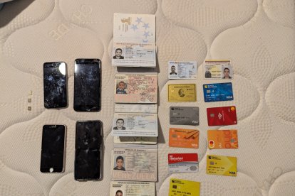 Parte de las evidencias halladas en poder del venezolano.