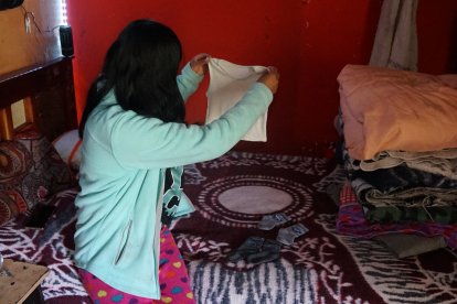 La ropa de los bebés fue guardada en un clóset de la casa.