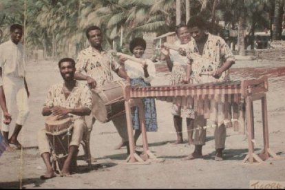 Desde 1975, Petita dirigió la escuela de marimba Tierra Caliente.