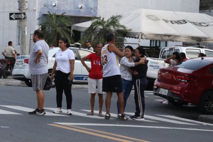 Familiares de la victima lloraban desconsolados.