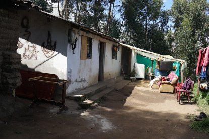 La familia Inlago vive en una casa humilde en una zona rural de Cayambe.