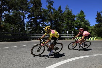 El ecuatoriano Richard Carapaz compitiendo en el Giro d' Italia 2024