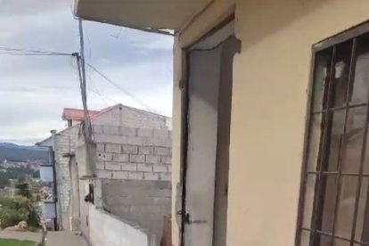 En el domicilio donde estaba la chica, había evidencias de su retención forzada.