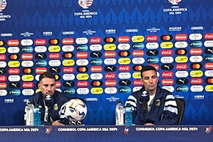 Mc Allister acompañó al DT de Argentina en rueda de prensa.