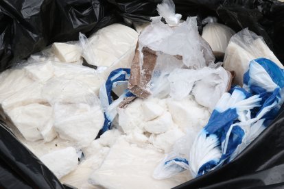 Una de las fundas contenía dosis pequeñas de marihuana.