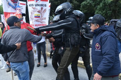 La Policía Nacional se encuentra custodiando la marcha.