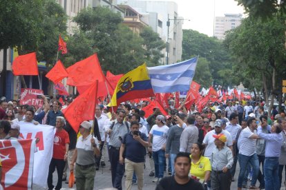 Varios gremios marchan por el aumento del precio de la gasolina.