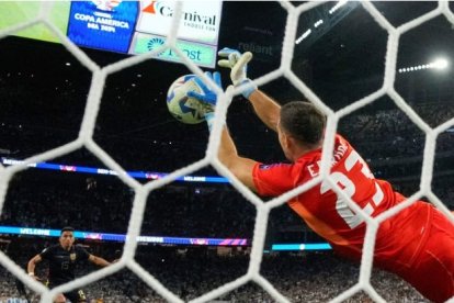 Martínez fue la figura en la tanda de penales