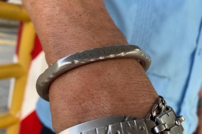 Brazalete con el grabado 