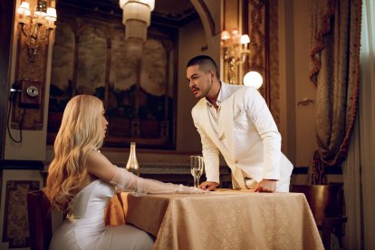 Jasú y Alejandro demostraron que hay química en el video.