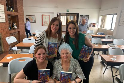 Águeda con un grupo de amigas