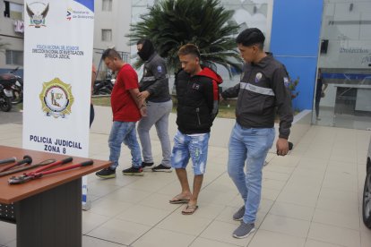 Los detenidos y las evidencias fueron presentados por las autoridades