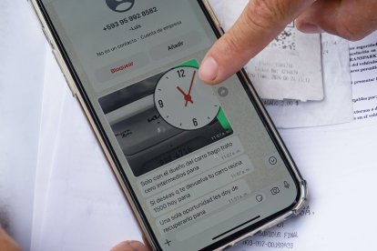 Los mensajes de extorsión que recibe desde que le robaron el automotor.
