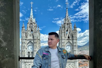 Jhandry Loja aseguró que en varias ocasiones ha visto luces raras en el cielo.