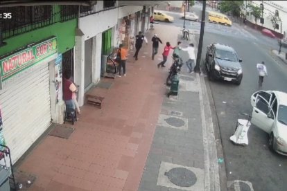 En la grabación del secuestro ocurrido el sábado 6 de julio se observa como interceptan a su presa.