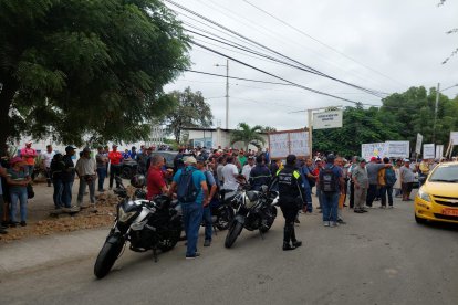 Obreros esperan diálogo con autoridades para arreglar la situación.