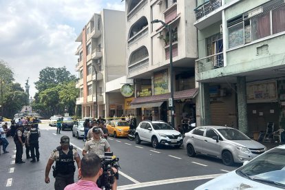 Un tramo del sector donde se registró el doble fue cerrada por los agentes.