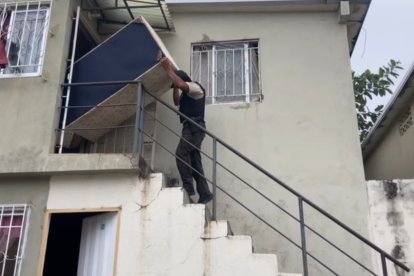 En esta casa arrebatada a su dueña residía el menor de edad y sus hermanos.