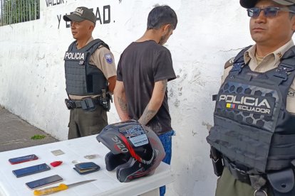 El sospechoso fue encontrado con evidencias por agentes de la Policía Nacional del Ecuador, en el norte de Quito.