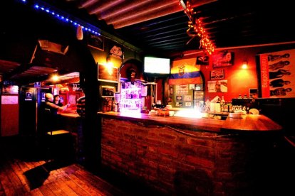 Los bares son preferidos por los visitantes, versus las discotecas. Las cervecerías artesanales están en auge.