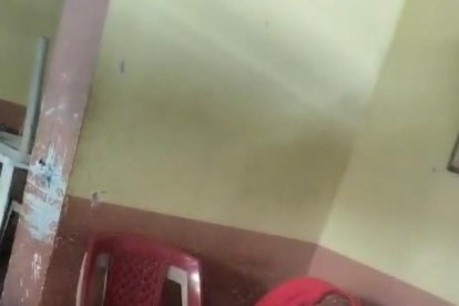 Las víctimas quedaron en las mesas en las que estaban reunidas para ver el fútbol.