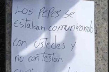 El panfleto que fue dejado en los exteriores de la vivienda