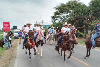 Los caballistas durante el recorrido