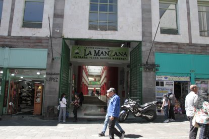 Este centro comercial se identifica como el único del casco colonial de Quito.