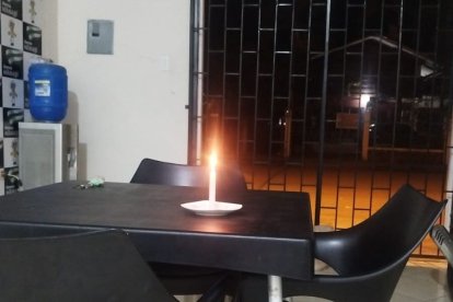 Residentes de San Isidro participan en un encendido simbólico de velas, buscando recuperar la tranquilidad perdida tras los homicidios.