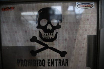 En algunas partes todavía queda la señalética usada cuando funcionó el sauna.