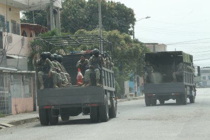 Algunos militares patrullaban varias zonas del cantón.