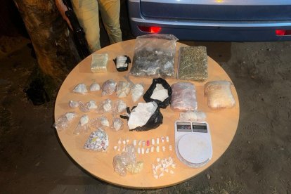 Las evidencias halladas en poder de los sospechosos.