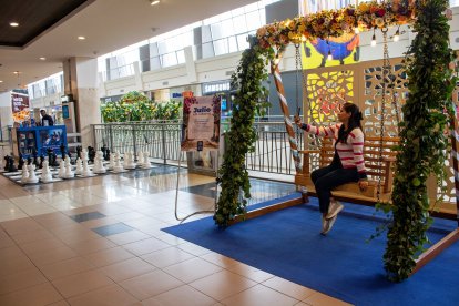 La exposición cuenta con más de mil paquetes de flores.
