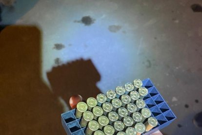Se hallaron municiones y armas.