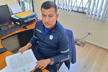 Santiago Chango, jefe de misión de la delegación parapanamericana, elabora un informe del caso.