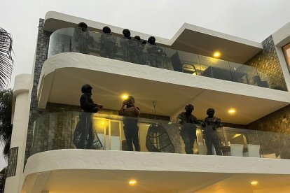 Esta lujosa casa fue allanada por los uniformados del Bloque de Seguridad, en Manta.